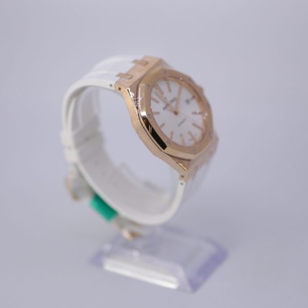 Audemars Piguet Royal Oak White Dial White Rubber Strap Selfwinding watch - Image 4